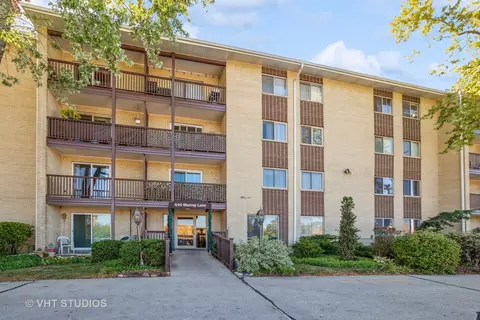 640 Murray Ln #104, Des Plaines, IL 60016