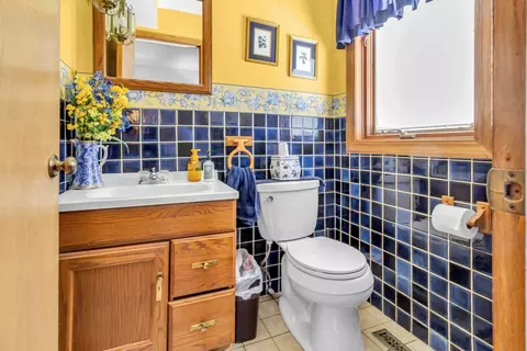 Bath - 540 E Belmont Ave, Addison, IL 60101 photo 3 of 3