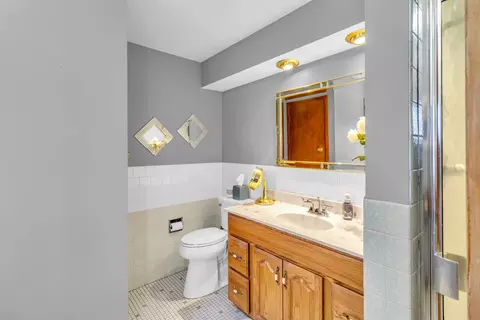 Bath - 540 E Belmont Ave, Addison, IL 60101 photo 1 of 3