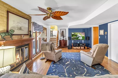 Living - 540 E Belmont Ave, Addison, IL 60101 photo 4 of 4