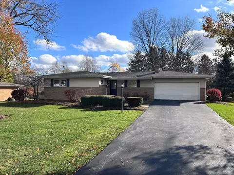 37 W097 Brookside Dr, Elgin, IL 60123