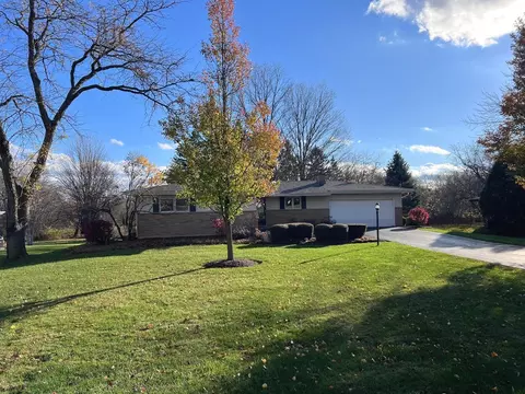37 W097 Brookside Dr, Elgin, IL 60123 photo 2