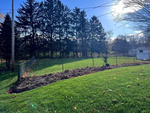 37 W097 Brookside Dr, Elgin, IL 60123 photo 3