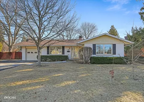 301 Eastside Dr, Geneva, IL 60134