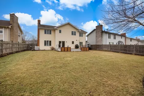 Exterior - 555 Greenview Ln, Wheeling, IL 60090 photo 2 of 3