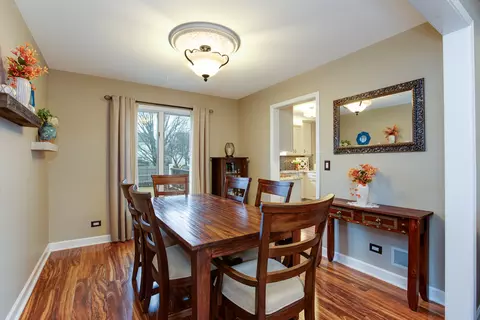 Dining - 555 Greenview Ln, Wheeling, IL 60090 photo 1 of 2