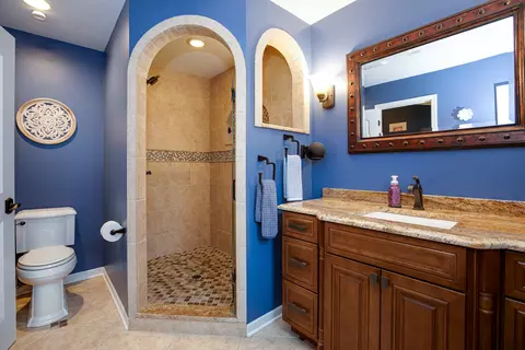 Bath - 555 Greenview Ln, Wheeling, IL 60090 photo 2 of 3