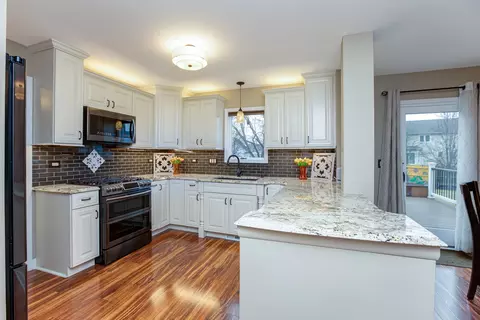 Kitchen - 555 Greenview Ln, Wheeling, IL 60090 photo 1 of 2