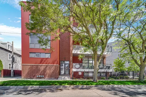 3518 W Wolfram St #1, Chicago, IL 60618