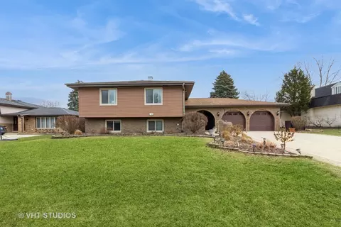 7121 Wirth Dr, Darien, IL 60561
