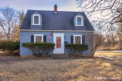 105 S Seymour Ave, Grayslake, IL 60030