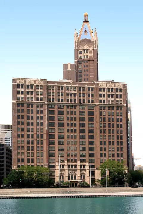 680 N Lake Shore Dr #2300, Chicago, IL 60611