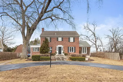 2500 Park Ln, Glenview, IL 60025