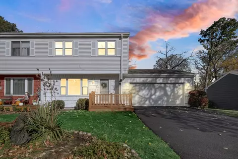 617 Smith Ave, Lake Bluff, IL 60044