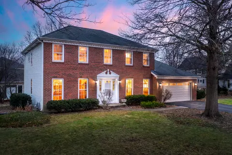 116 S Stauffer Dr, Naperville, IL 60540