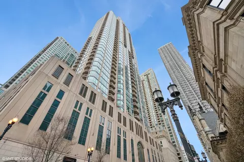 21 E Huron St #3002, Chicago, IL 60611