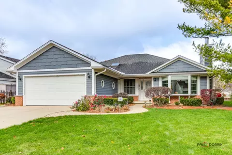 1177 Tamarack Ln, Libertyville, IL 60048