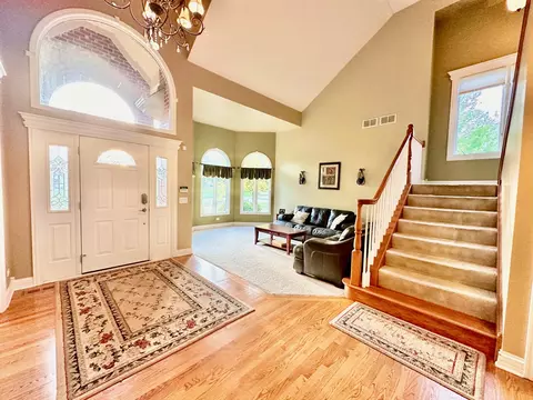 Entry Way - 5 N723 Rochefort Ln, Wayne, IL 60184 photo 2 of 2