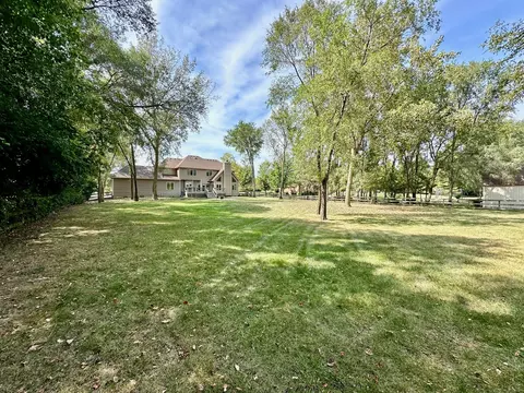 Exterior - 5 N723 Rochefort Ln, Wayne, IL 60184 photo 5 of 5