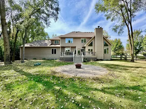 Exterior - 5 N723 Rochefort Ln, Wayne, IL 60184 photo 3 of 5
