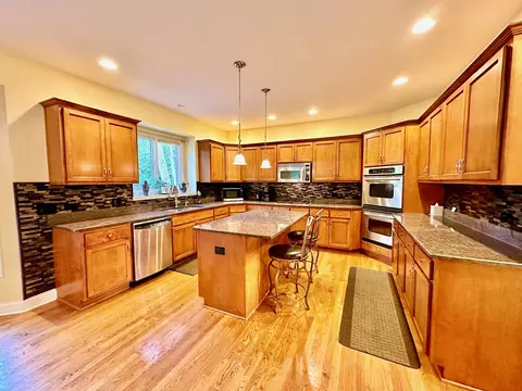 Kitchen - 5 N723 Rochefort Ln, Wayne, IL 60184 photo 1 of 2