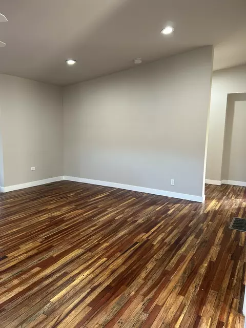 Living - 35569 N Olive St, Ingleside, IL 60041 photo 2 of 4
