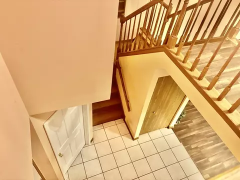 Entry Way - 613 Sutton Ct, Wheeling, IL 60090 photo 4 of 9