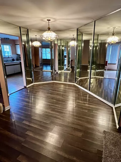 Entry Way - 613 Sutton Ct, Wheeling, IL 60090 photo 2 of 9