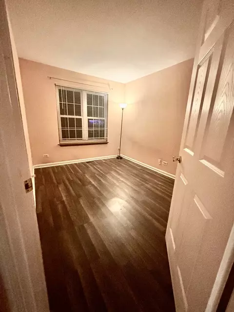 Bedroom - 613 Sutton Ct, Wheeling, IL 60090 photo 2 of 6