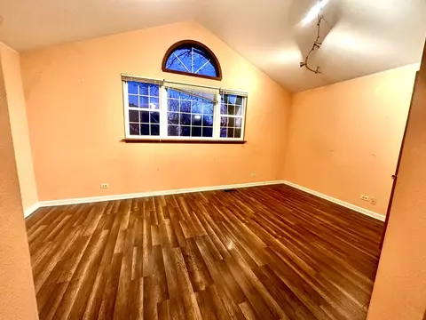 Living - 613 Sutton Ct, Wheeling, IL 60090 photo 4 of 5