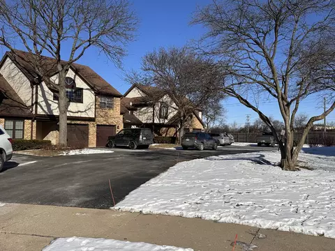 Exterior - 613 Sutton Ct, Wheeling, IL 60090 photo 6 of 8