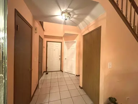 Entry Way - 613 Sutton Ct, Wheeling, IL 60090 photo 1 of 9