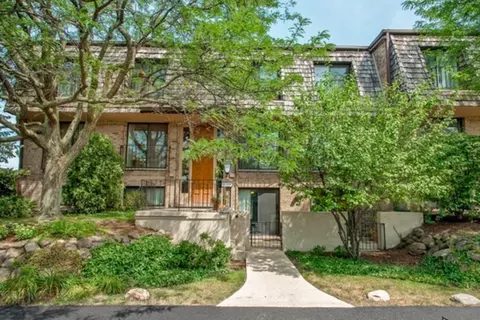 1719 Northfield Sq #A, Northfield, IL 60093