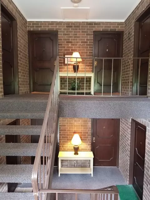 Entry Way - 114 E Bailey Rd #L, Naperville, IL 60565 photo 1 of 2