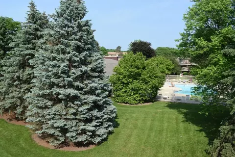 Exterior - 114 E Bailey Rd #L, Naperville, IL 60565 photo 2 of 3