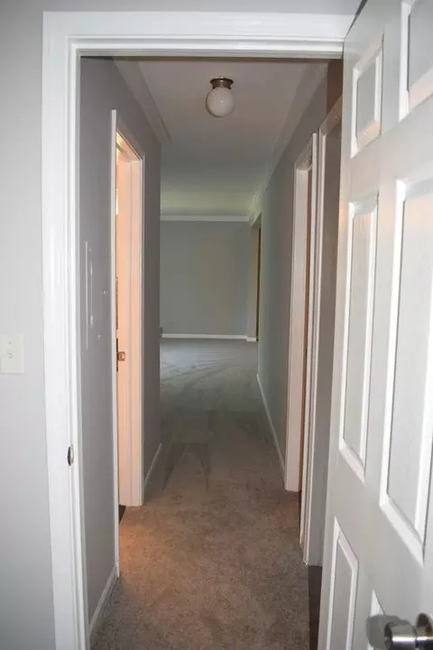 Entry Way - 114 E Bailey Rd #L, Naperville, IL 60565 photo 2 of 2