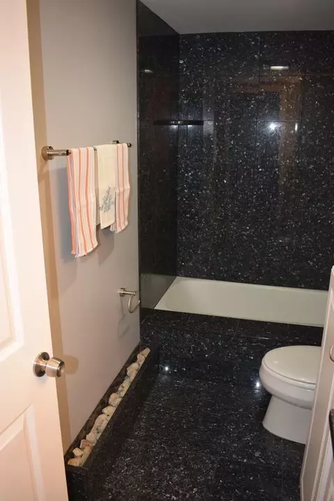 Bath - 114 E Bailey Rd #L, Naperville, IL 60565 photo 3 of 4