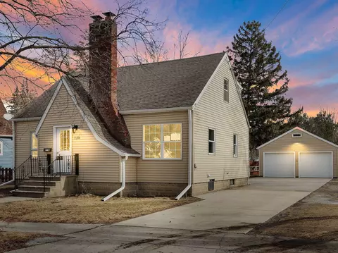 730 S 4th St, Dekalb, IL 60115