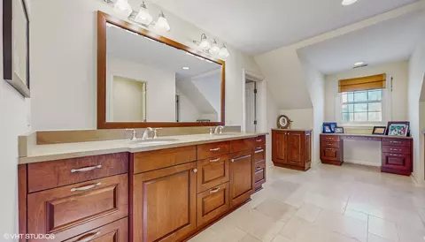 Bath - 650 Briar Ln, Northfield, IL 60093 photo 2 of 4