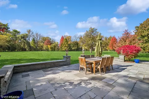 Exterior - 650 Briar Ln, Northfield, IL 60093 photo 2 of 10