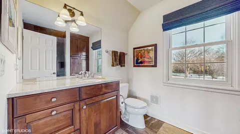 Bath - 650 Briar Ln, Northfield, IL 60093 photo 4 of 4