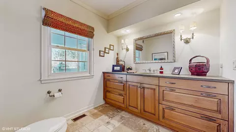 Bath - 650 Briar Ln, Northfield, IL 60093 photo 1 of 4