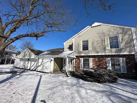21 Exeter Ct #202B, Naperville, IL 60565