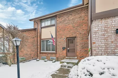 18 W227 Buckingham Ln, Villa Park, IL 60181