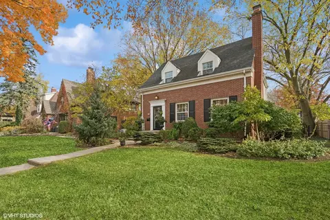 195 N Evergreen Ave, Elmhurst, IL 60126