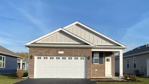 2911 Harnish Dr, Algonquin, IL 60102