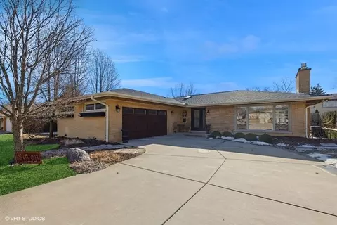 7 Larkspur Ln, Clarendon Hills, IL 60514