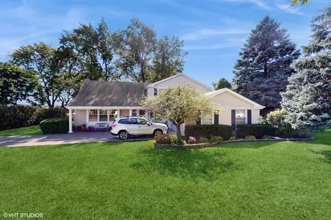1555 E Lake Louise Dr, Palatine, IL 60074