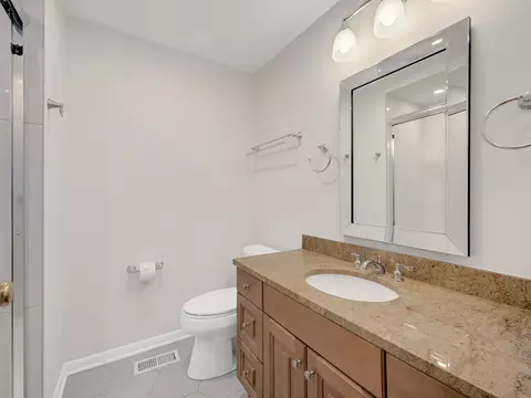 17 Kyle Ct, Willowbrook, IL 60527 photo 9