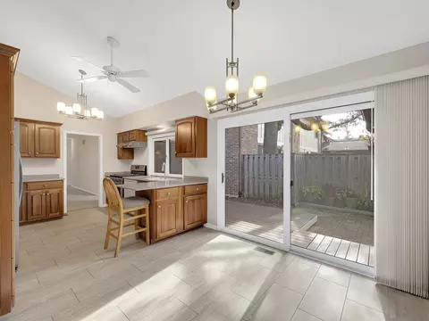 17 Kyle Ct, Willowbrook, IL 60527 photo 13